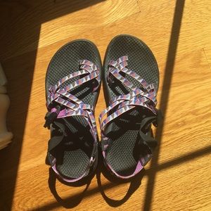 Adorable cris cross strap CHACOS size 7